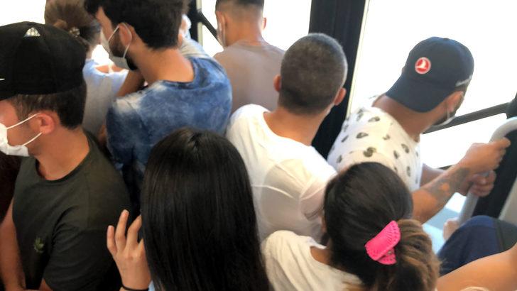 'Sosyal mesafe' hiçe sayıldı! İşte ilk iş günü ortaya çıkan manzara G4