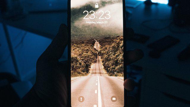 iPhone 12 Pro Max ekranıyla fark yaratabilir!