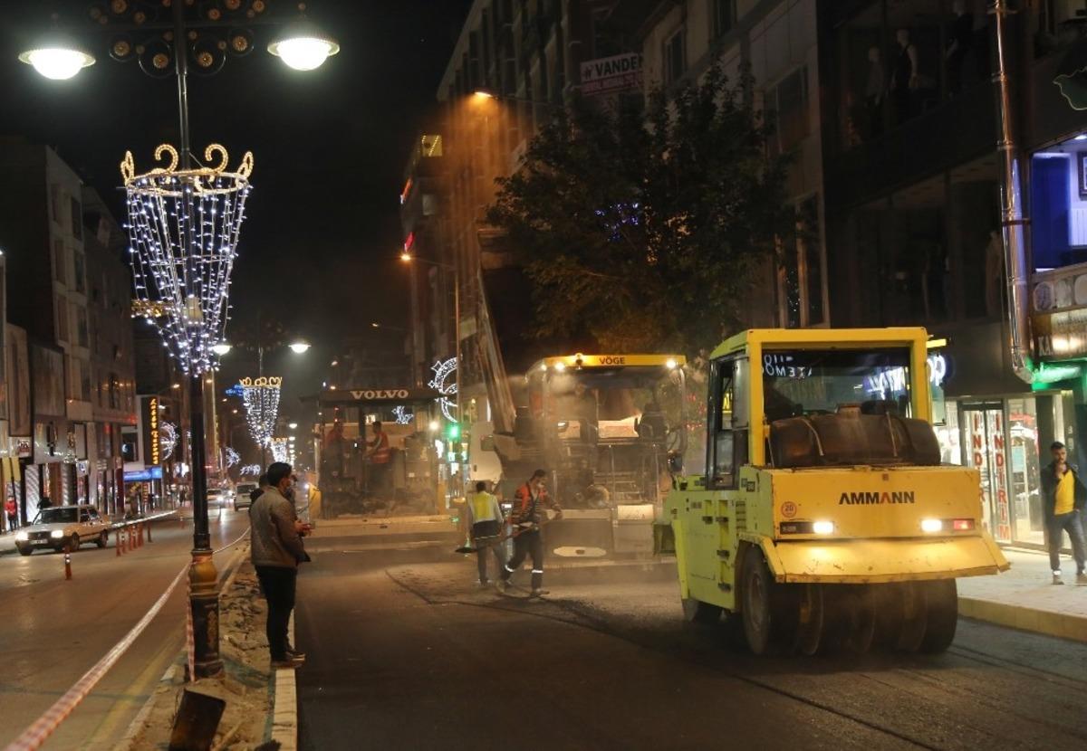 Maraş Caddesi&rsquo;nde asfaltlama başladı
