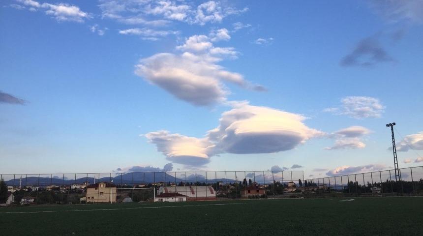 Suluova’da gökyüzünde ilginç görüntü! Dünya’da nadiren görülüyor