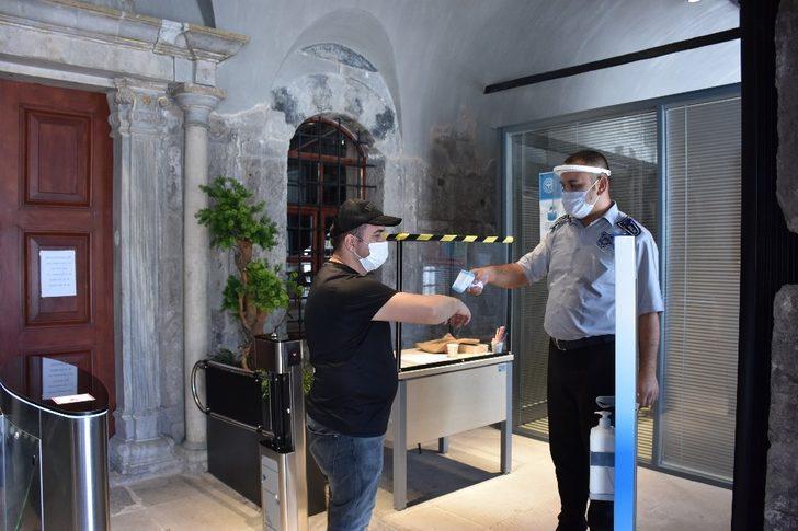 Kütüphaneler sıkı Covid-19 tedbirleri ile okuyuculara hizmet veriyor G4