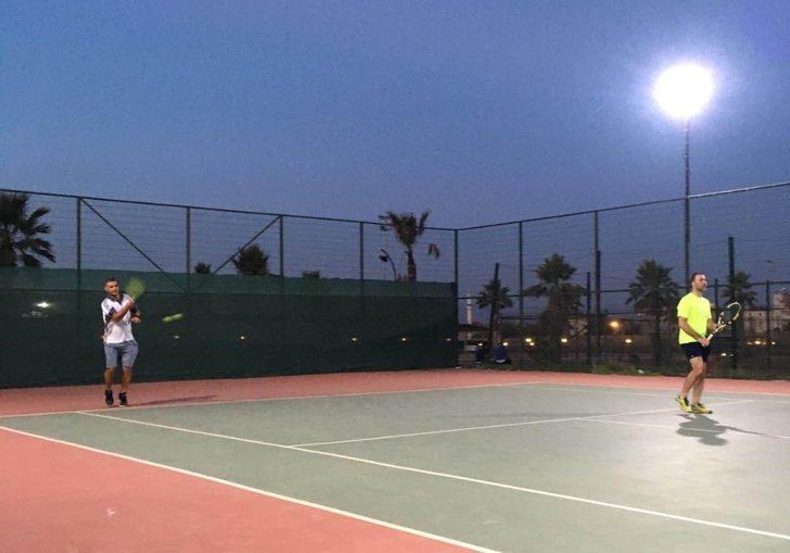 Salihli’de minikler tenis öğreniyor G3