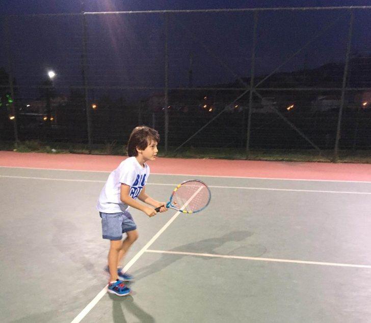 Salihli’de minikler tenis öğreniyor G4