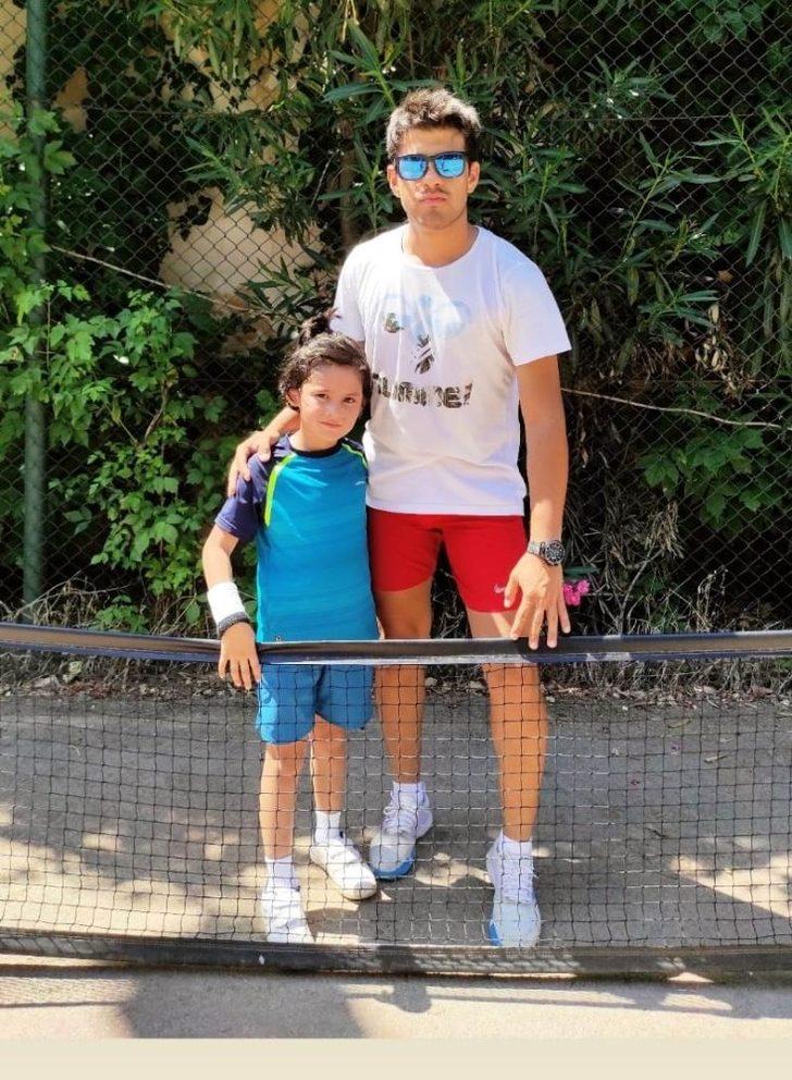 Salihli’de minikler tenis öğreniyor G5