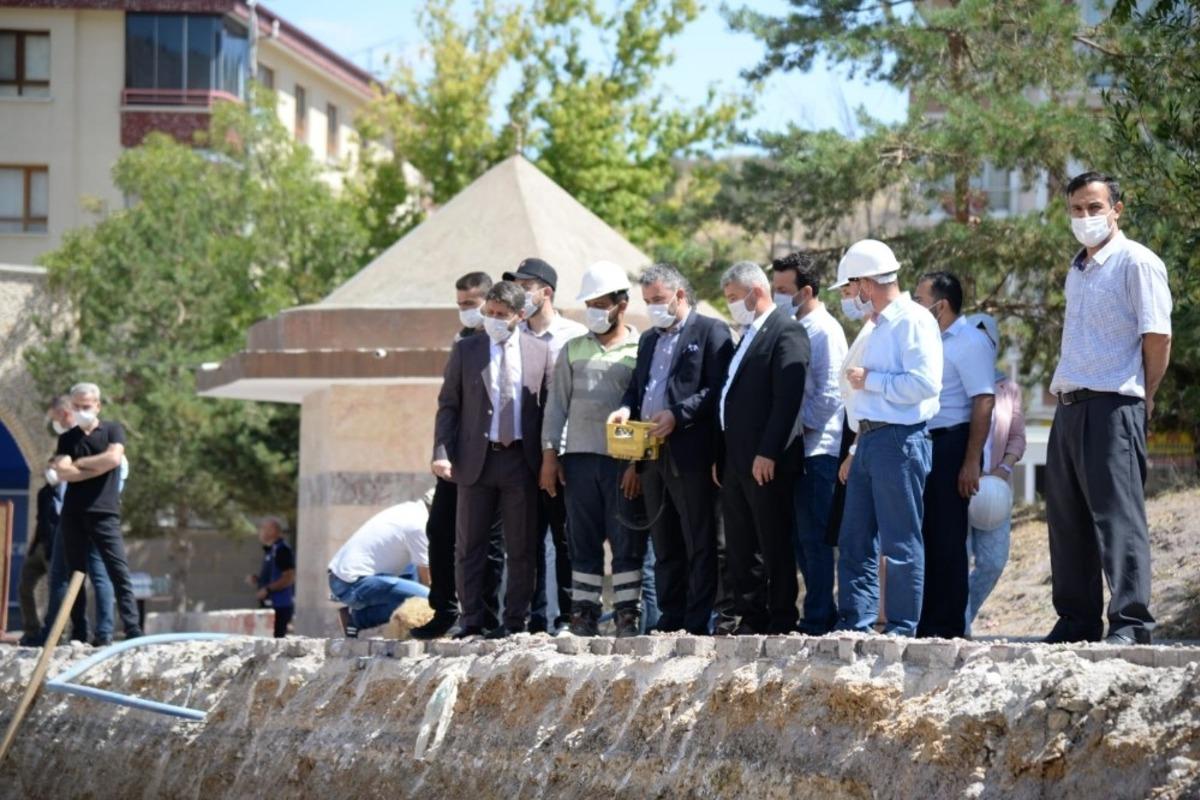 Şehitlik Meydanı i&ccedil;in ilk kazma vuruldu