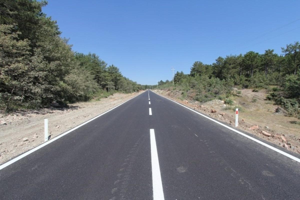 K&uuml;tahya İl &Ouml;zel İdaresi&rsquo;nin k&ouml;y yollarında sıcak asfalt &ccedil;alışmaları