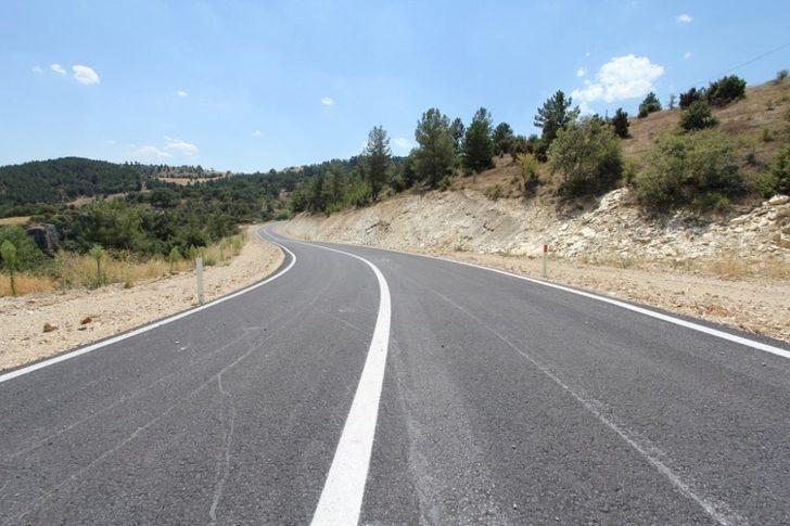 Kütahya İl Özel İdaresi’nin köy yollarında sıcak asfalt çalışmaları G3