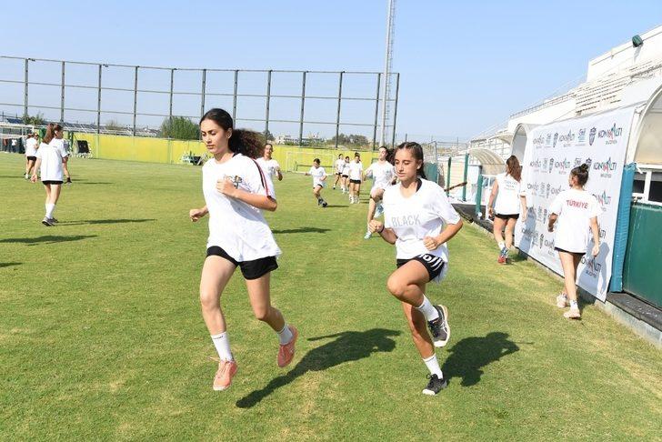 Süper Ligi’nin yeni takımı Konyaaltı Belediyesi  Kadın Hentbol Takımı ilk idmana çıktı G2