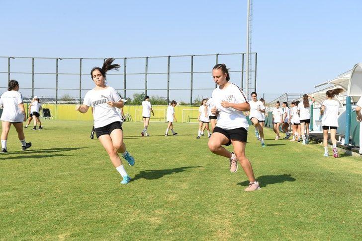 Süper Ligi’nin yeni takımı Konyaaltı Belediyesi  Kadın Hentbol Takımı ilk idmana çıktı G3