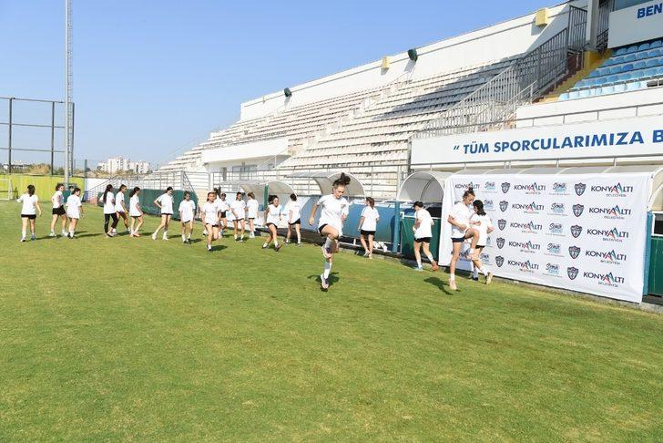 Süper Ligi’nin yeni takımı Konyaaltı Belediyesi  Kadın Hentbol Takımı ilk idmana çıktı G5