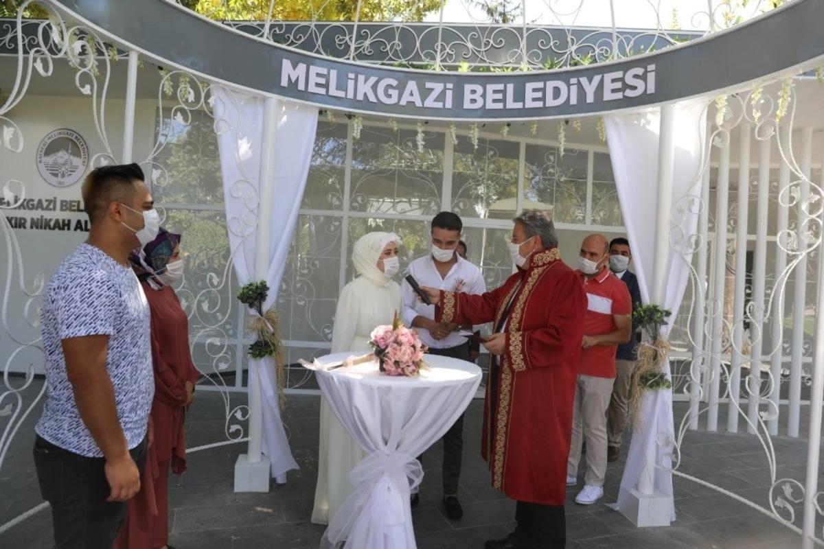 Melikgazi&rsquo;de nikahlar artık kır nikahı şeklinde olacak