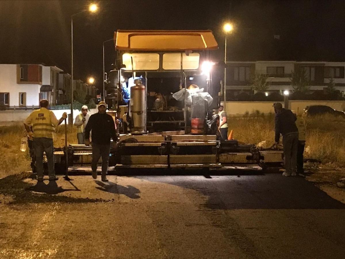 Aziziye&rsquo;de gece g&uuml;nd&uuml;z asfalt mesaisi