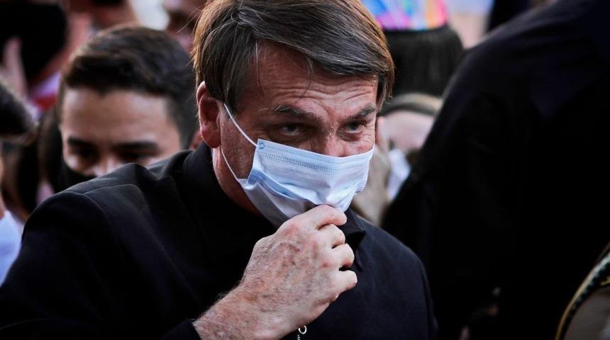 Brezilya Cumhurbaşkanı Bolsonaro'dan kendisine yolsuzluk sorusu soran gazeteciye: 'Y&uuml;z&uuml;n&uuml; par&ccedil;alarım!'