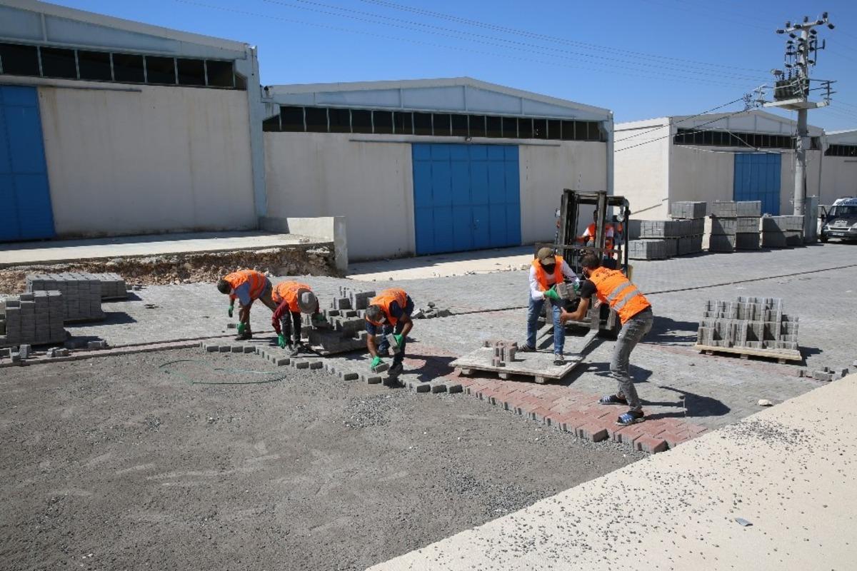 Şanlıurfa&rsquo;da kilitli parke yol &ccedil;alışması