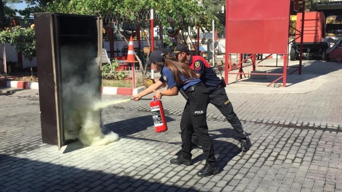 Aydın itfaiyesinden polislere yangına m&uuml;dahale eğitimi