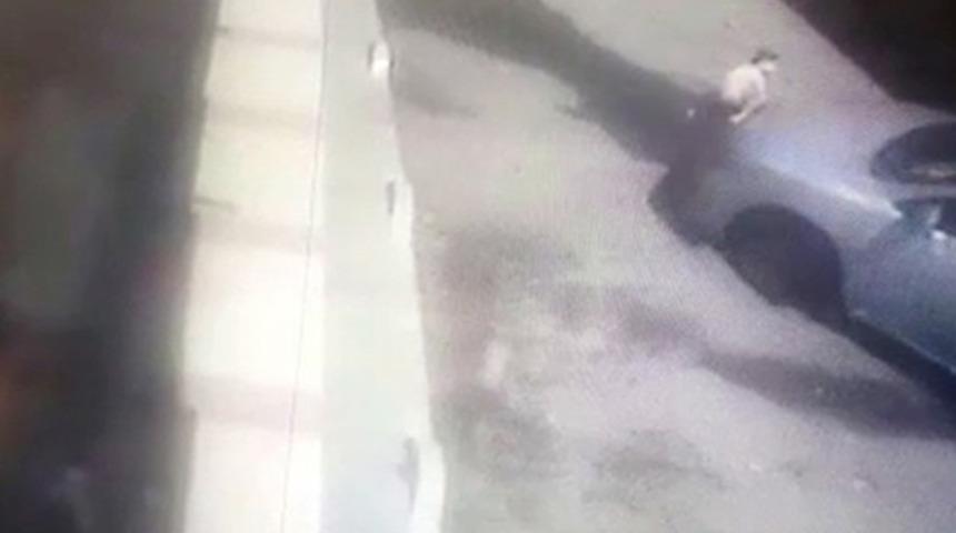 İstanbul'da dehşet! Oyun oynayan &ccedil;ocuğu otomobil ezdi