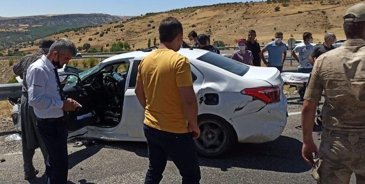 Yolcu otobüsü ile otomobil çarpıştı: 2 yaralı G3