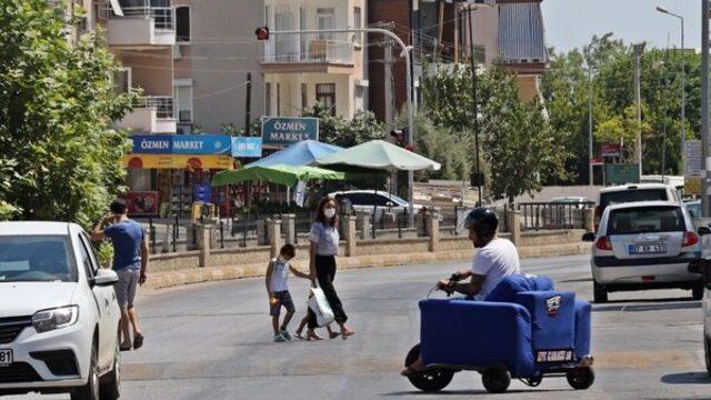 Bu koltuk hareket ediyor! Gören bir daha sadece arkasından bakabiliyor