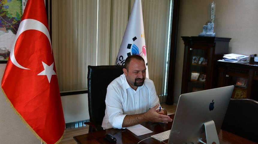 Başkan Gümrükçü, dünyanın farklı ülkelerinden gençlerle online toplantıda buluştu