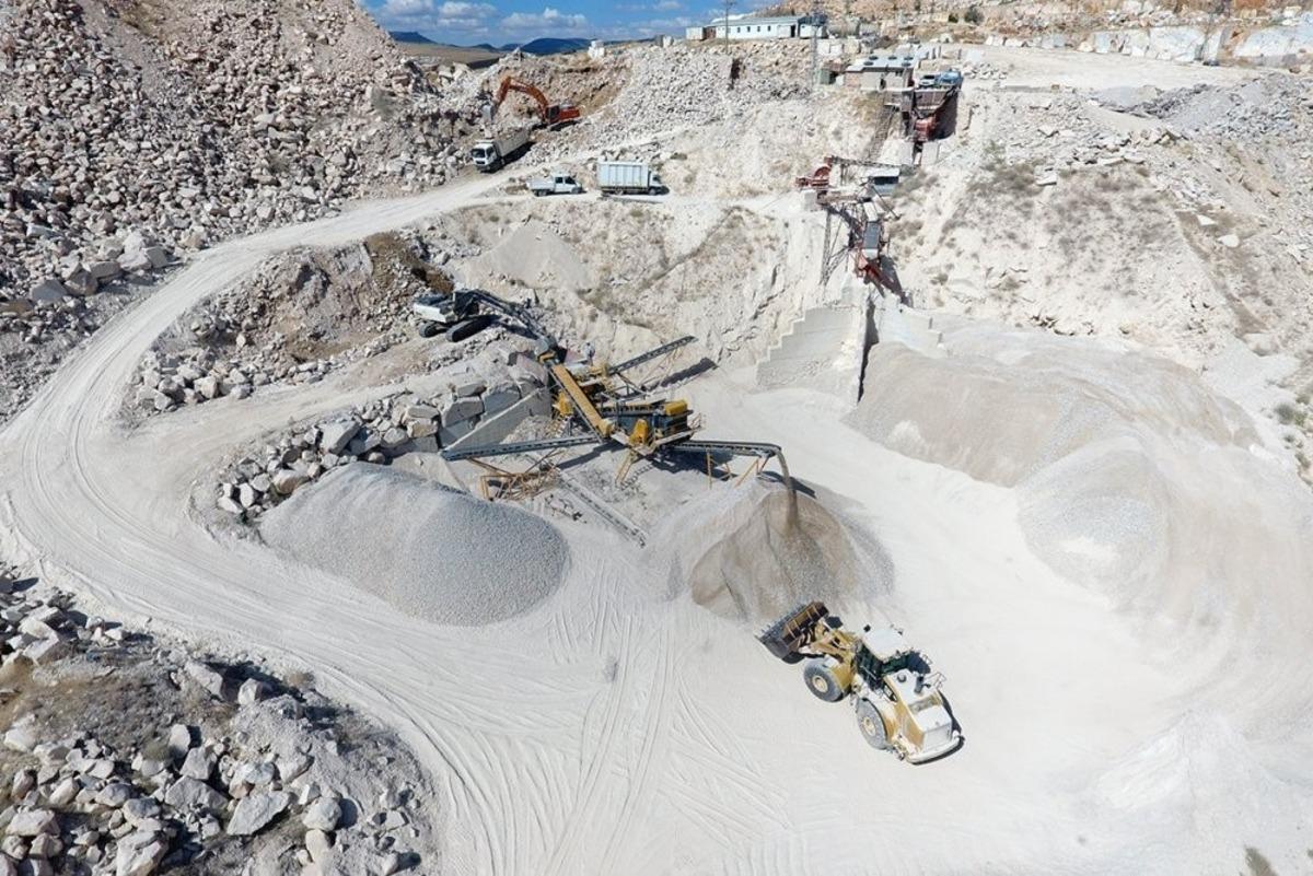 Mermer atıklarından asfalt malzemesi &uuml;retiliyor