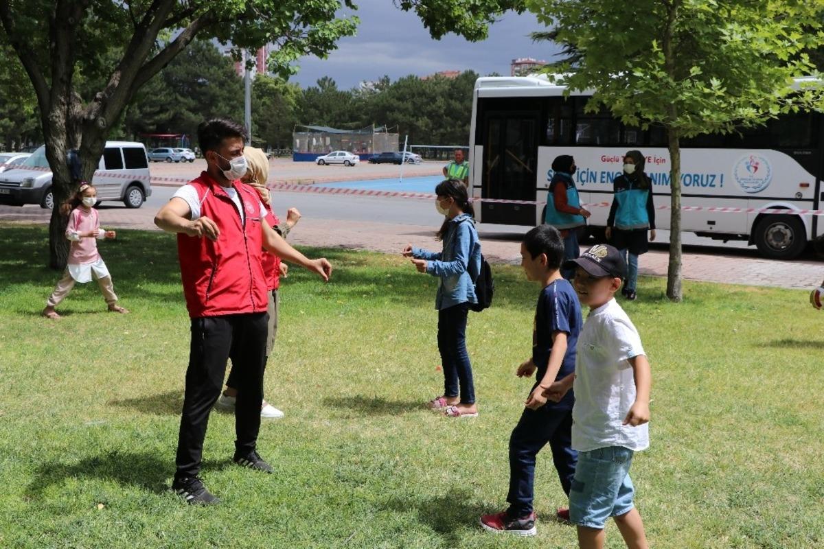 &Ccedil;ocuklar g&ouml;n&uuml;llerince eğlendi