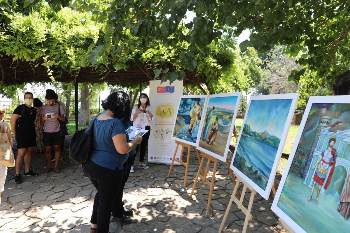 &lsquo;Apollo&rsquo;dan Athena&rsquo;ya Antik Kentler ve Endemik &Ccedil;i&ccedil;ekler&rsquo; sergisi