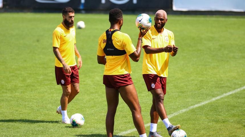 Galatasaray'da ayrılması gündemde olan Jimmy Durmaz'a Denizlispor talip oldu