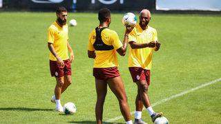 Galatasaray'da ayrılması gündemde olan Jimmy Durmaz'a Denizlispor talip oldu