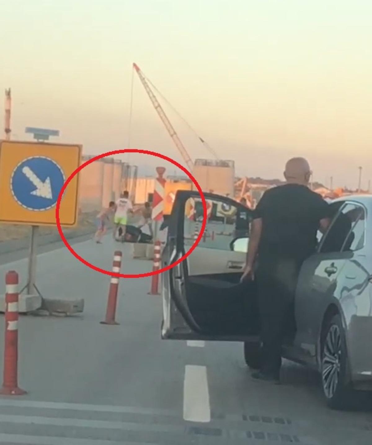 Yol kenarında birbirlerine girdiler! Korkun&ccedil; olay