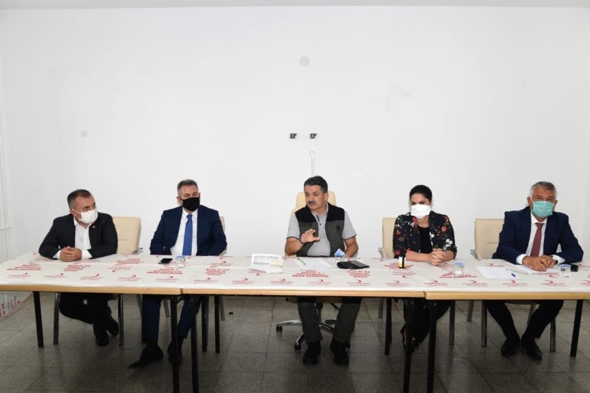 Bakan Pakdemirli, Kozan&rsquo;da muhtarlarla bir araya geldi