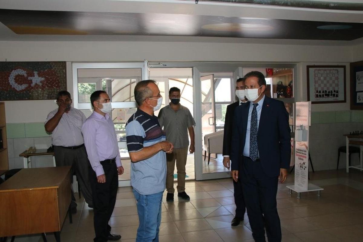 &Ouml;ğretmenler uzun aradan sonra okullarına kavuştu