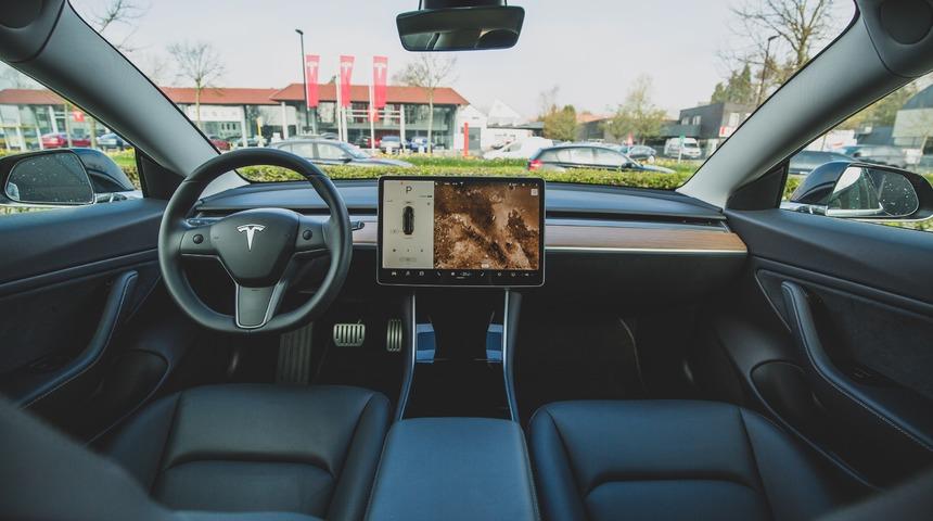 Tesla Model 3'&uuml;n i&ccedil; kamerası gizlilik tartışmalarını alevlendirebilir