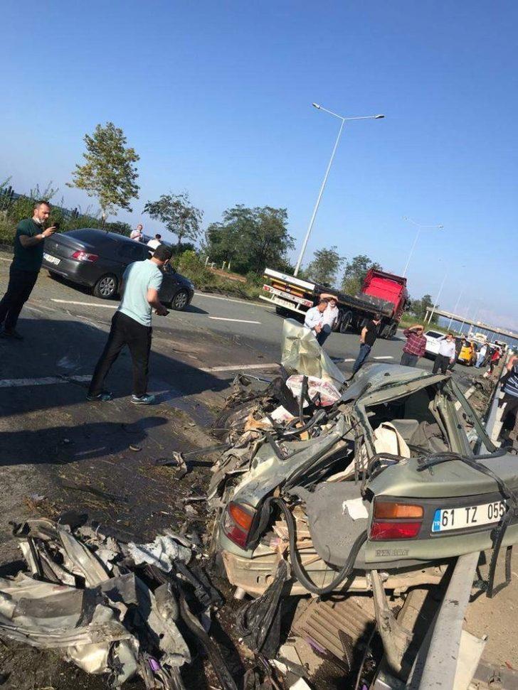 Tır aracı otomobili biçti: 1 ölü G3