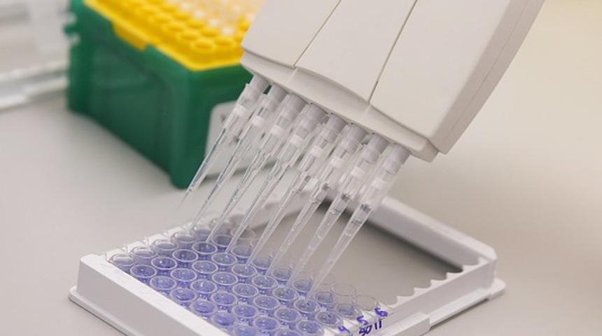 Koronavir&uuml;s: &Ccedil;in, deneme aşamasındaki aşıyı y&uuml;ksek riskli g&ouml;revlerde &ccedil;alışanlara yapmaya başladı