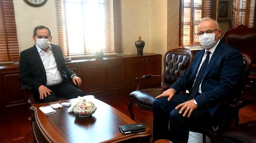 Rekt&ouml;r &Uuml;nal&rsquo;dan &lsquo;&uuml;niversite-şehir iş birliği&rsquo; ziyaretleri