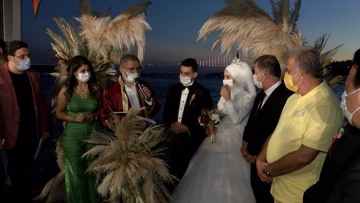 Üsküdar'da 10 sağlık çalışanı çifte ücretsiz düğün