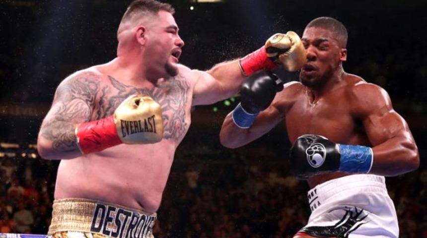 Dünyaca ünlü boksör Andy Ruiz Jr. canlı yayında eşini aldattı