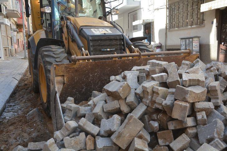 Efeler’de yol yenileme çalışmaları sürüyor G5