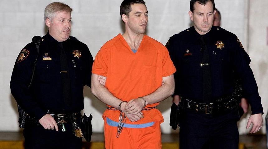 Sekiz aylık hamile eşini &ouml;ld&uuml;rm&uuml;şt&uuml;, idam cezası kaldırıldı