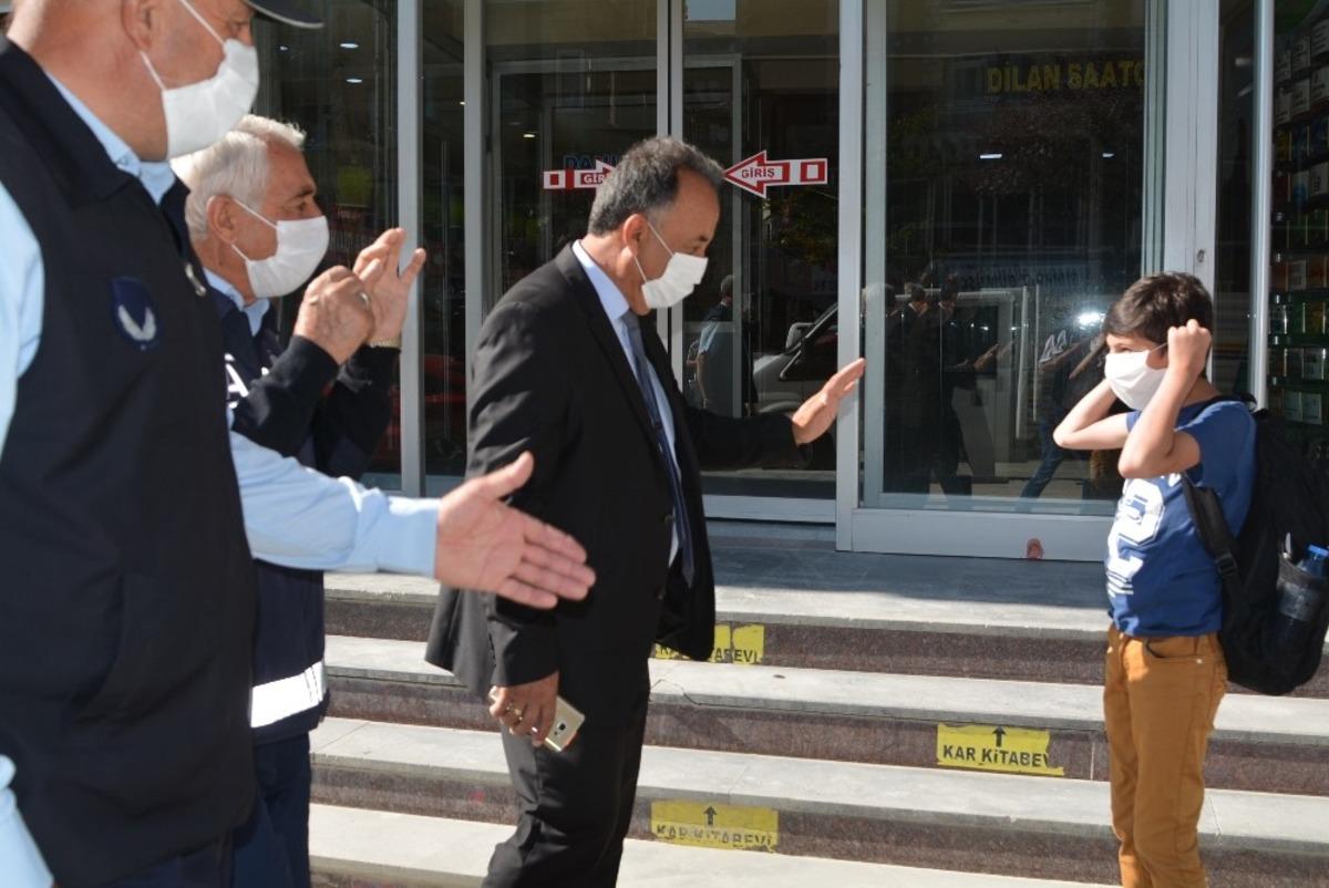 Zabıta&rsquo;dan maske ve eldiven denetimi