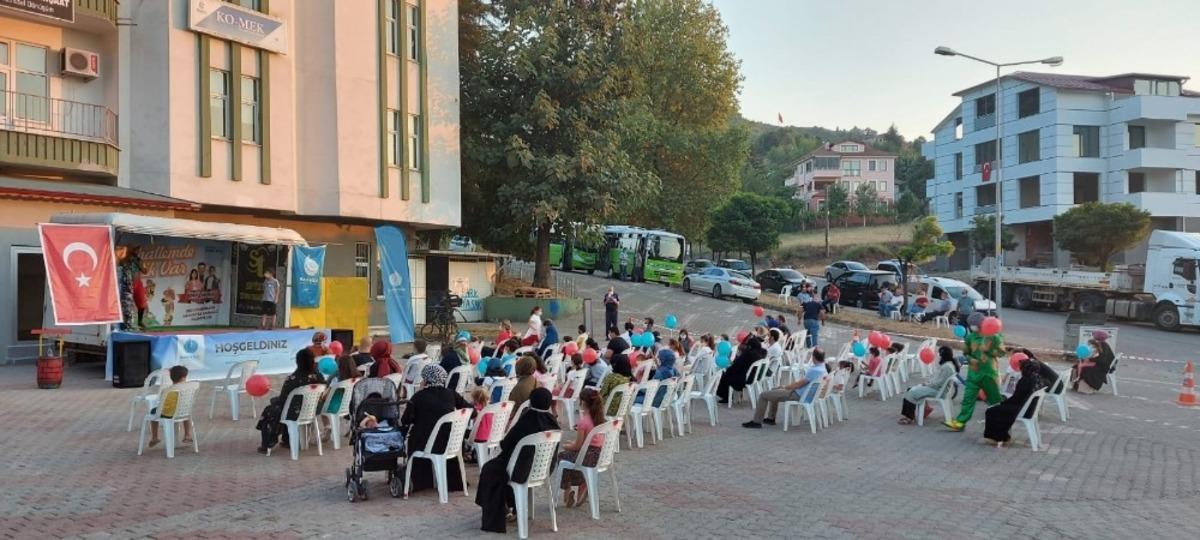 Başiskele&rsquo;de &ccedil;ocuklar şenlik programlarıyla eğleniyor