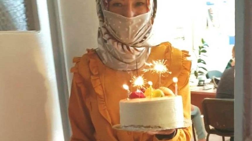 Okul idaresinden &ouml;ğretmenlere &ldquo;Hoş geldiniz&rdquo; pastası