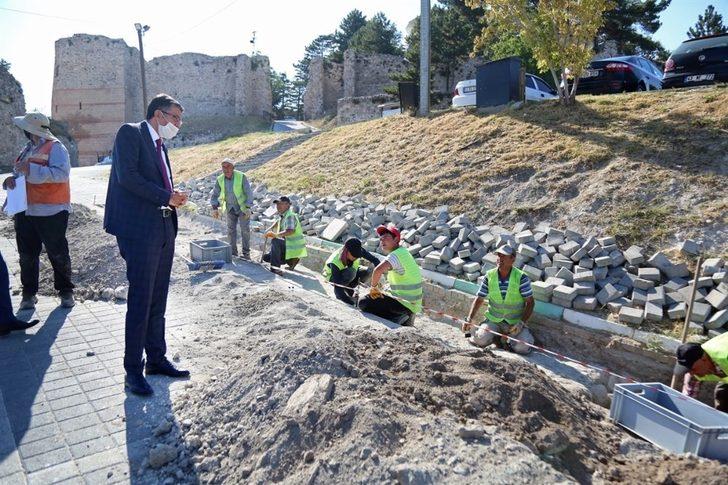 Vali Çelik: "Öncelikli görevimiz, Kütahya Hisar Kalesi’ni geleceğe aktarmak" G1