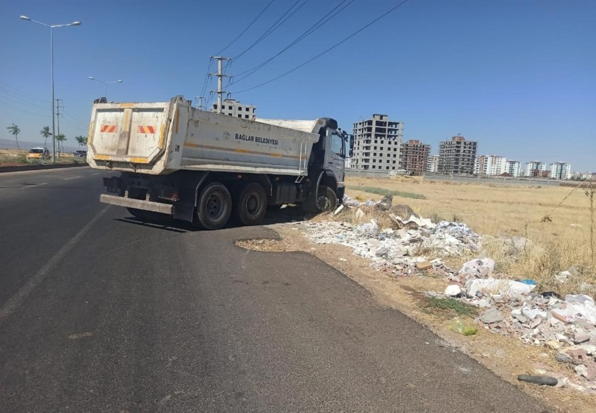 &Ccedil;evreyi rahatsız eden g&ouml;r&uuml;nt&uuml;ler belediyelerin ortak &ccedil;alışmasıyla temizlendi