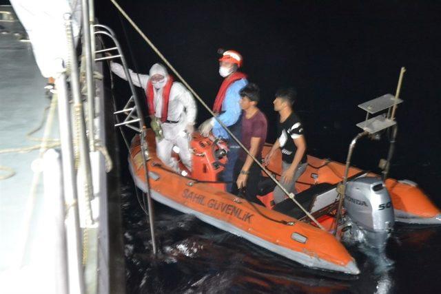 Kuşadası açıklarında yardım talebinde bulunan 8 göçmen kurtarıldı