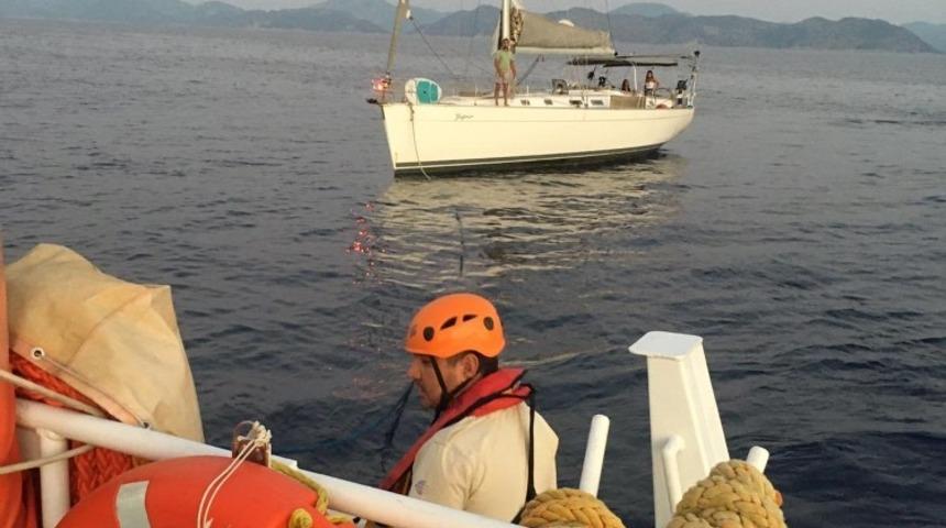 Makine arızası yapan tekne kurtarıldı