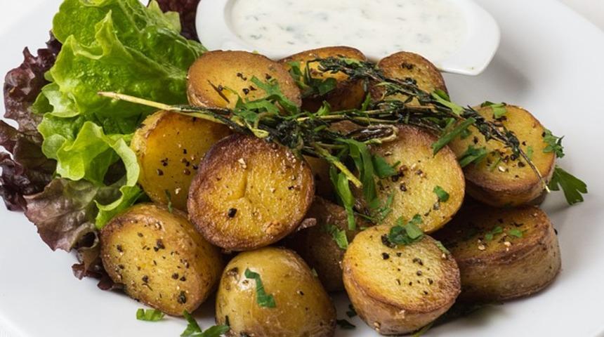 Sağlıklı ve Kolay Bir Atıştırmalık: Fırında Patates Tarifi