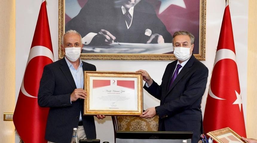 Kızılay bağış&ccedil;ıları &ouml;d&uuml;llendirildi