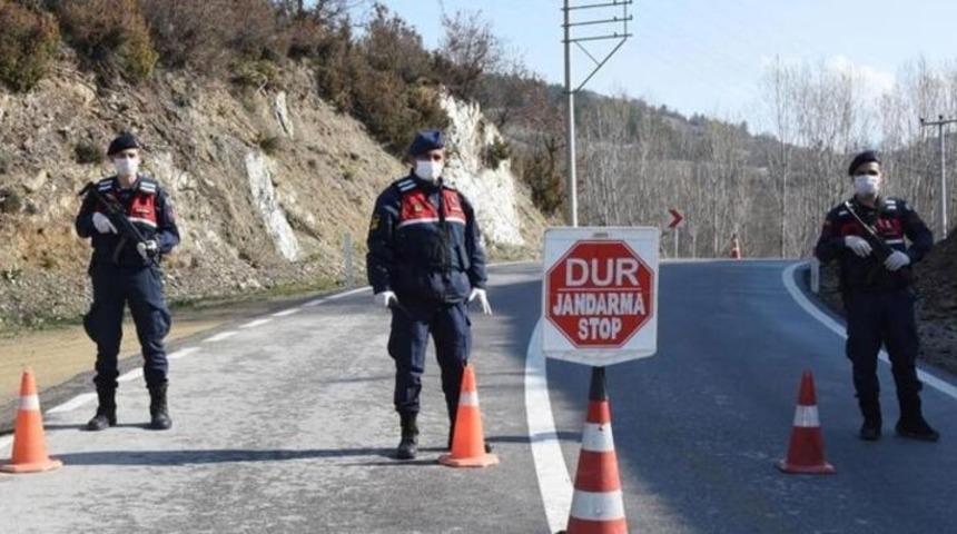 Kavga eden 11 kişiye koronavir&uuml;s tedbirlerine uymamaktan 34 bin lira ceza