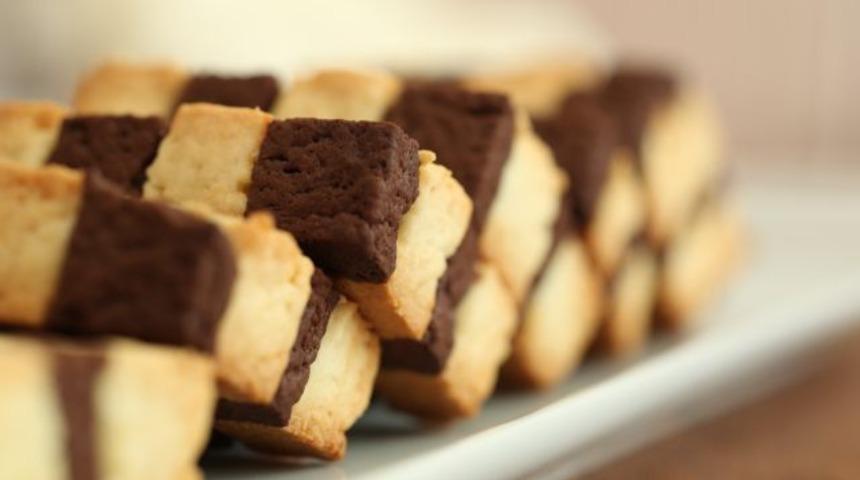 Çay Saatinin Vazgeçilmezi: İki Renkli Kurabiye Tarifi